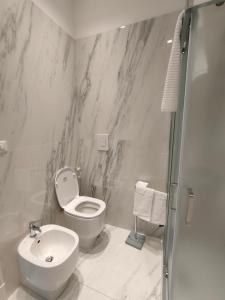 A bathroom at Finestre in piazza