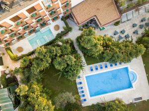 Bazén v ubytování Hotel 4 Stagioni Sensus Spa nebo v jeho okolí