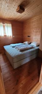 Hytte ved Gaularfjellet tesisinde bir odada yatak veya yataklar