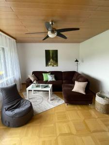 Posezení v ubytování Ferienwohnung Reblandblick