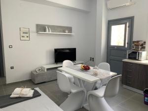 Η κουζίνα ή μικρή κουζίνα στο Thania's House ,4 minutes from the center of Hermoulis