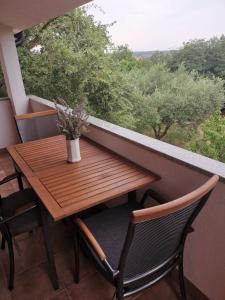 A balcony or terrace at Apartman Zita