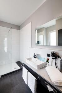 Koupelna v ubytování Herzl Hotel bei Erding + 28 fotografií