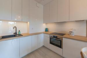 Kuchnia lub aneks kuchenny w obiekcie Mi Casa Holidays Apartamenty Olimpijska O2