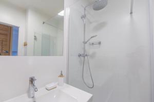 Łazienka w obiekcie Mi Casa Holidays Apartamenty Olimpijska O2