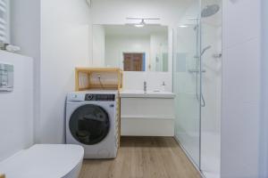 Łazienka w obiekcie Mi Casa Holidays Apartamenty Olimpijska O2