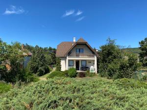 The building in which the holiday home is located