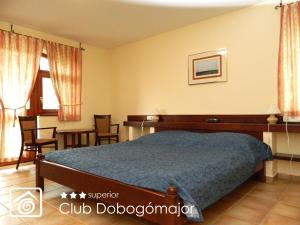 Postel nebo postele na pokoji v ubytování Club Dobogómajor superior