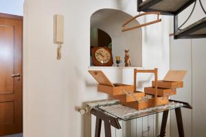 a room with a table with a clock on a wall at La Casa del Sarto in Sperlinga