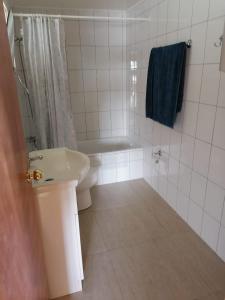Koupelna v ubytování Cabaña María Quinchen