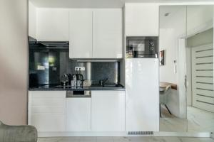 Kuchyňa alebo kuchynka v ubytovaní Spa Residence Carbona Hévíz Apartments KAKADU 203 A