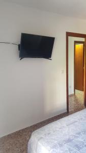 A television and/or entertainment centre at Apartamento en Campello a 250m de la playa