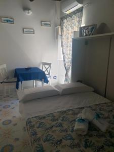 Voodi või voodid majutusasutuse La casa nella Torretta toas