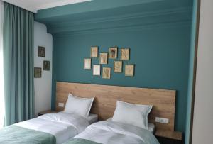 Letto o letti in una camera di Northgate Hotel Kazbegi
