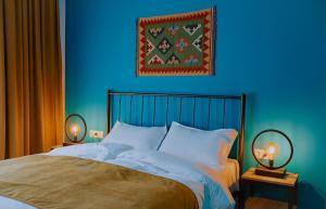 Letto o letti in una camera di Northgate Hotel Kazbegi
