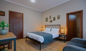 Letto o letti in una camera di Northgate Hotel Kazbegi