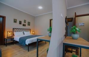 Letto o letti in una camera di Northgate Hotel Kazbegi