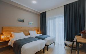 Letto o letti in una camera di Northgate Hotel Kazbegi