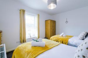 Imagen de la galería de Spacious 2-Bed City-Centre Cottage in Chester by 53 Degrees Property - Ideal for Groups & Couples - Sleeps 6, en Chester