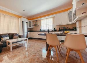 Kitchen o kitchenette sa Soyemar Playa Apartments
