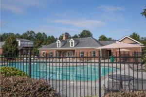 Swimming pool sa o malapit sa Charming townhouse ideally situated in Winder, GA