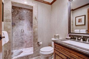 Vannituba majutusasutuses The Vail Collection at the Ritz Carlton Residences Vail