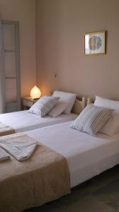 A bed or beds in a room at Vrohaki Studios & Rooms