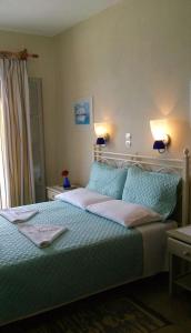 A bed or beds in a room at Vrohaki Studios & Rooms