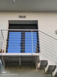 A balcony or terrace at Appartamento Spotorno con ampio terrazzo attrezzato anche con angolo cottura