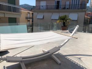 The swimming pool at or close to Appartamento Spotorno con ampio terrazzo attrezzato anche con angolo cottura