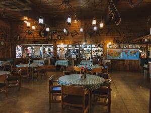 Restaurace v ubytování Grand Canyon Caverns Inn