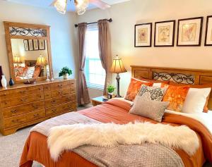 Krevet ili kreveti u jedinici u objektu Spacious & comfy home in ultra-convenient location