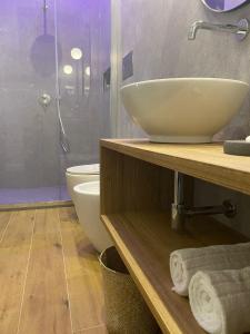 Krysos Luxury Rooms的一间浴室