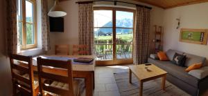 Χώρος καθιστικού στο Appartements gosaukamm.com