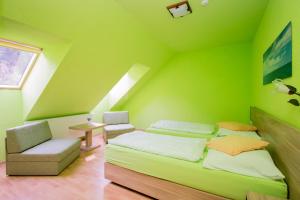 Ένα ή περισσότερα κρεβάτια σε δωμάτιο στο Penzion Sidorovo