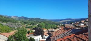 a view of a town with mountains in the background at El Choco de Barruelo in Barruelo de Santullán