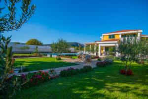 Gallery image of Holiday Home Petra in Donji Proložac