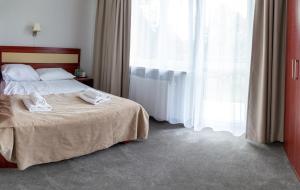 Łóżko lub łóżka w pokoju w obiekcie POŁONINY Resort