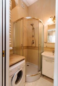 Ένα μπάνιο στο CENTRAL LVIV HOUSE