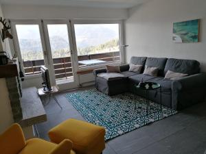 Ruang duduk di Ferienwohnung in Trin