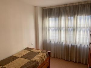 Postel nebo postele na pokoji v ubytování VUT SEGEDA Valle del Manubles