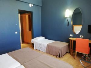 Postel nebo postele na pokoji v ubytování Olympic Hotel