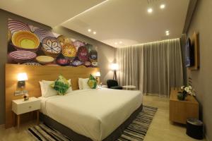 Ein Bett oder Betten in einem Zimmer der Unterkunft Mid Town Hotel Casablanca
