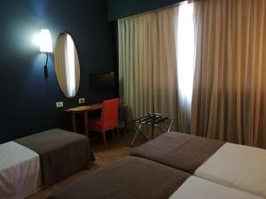 Postel nebo postele na pokoji v ubytování Olympic Hotel