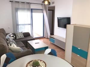 a living room with a couch and a tv at Apartamento Cerro Negro in Las Negras