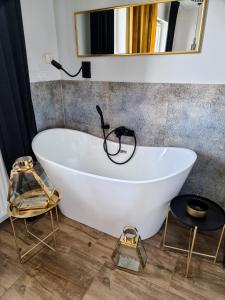 Kúpeľňa v ubytovaní Apartment Jana Kazimierza Wola by Noclegi Renters