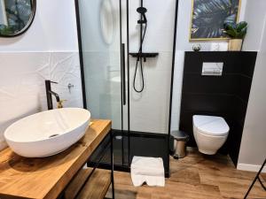 Kúpeľňa v ubytovaní Apartment Jana Kazimierza Wola by Noclegi Renters