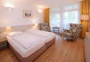 Postel nebo postele na pokoji v ubytování Hotel Villa Granitz