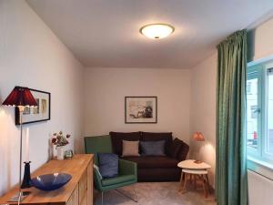 a living room with a couch and a table at Das Fachwerkhäuschen in Bad Pyrmont