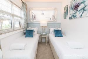 Gallery image of Chic & Dreamy 2bed Apt with Parking - Le Chambre d Isabel in Poole